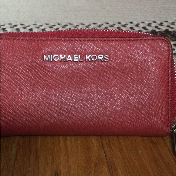Michael Kors zip around wallet - Picture 7 of 11